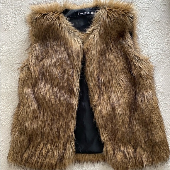 🌲🦌Tanming Women’s Faux Fur Vest🦌🌲 - Picture 1 of 8